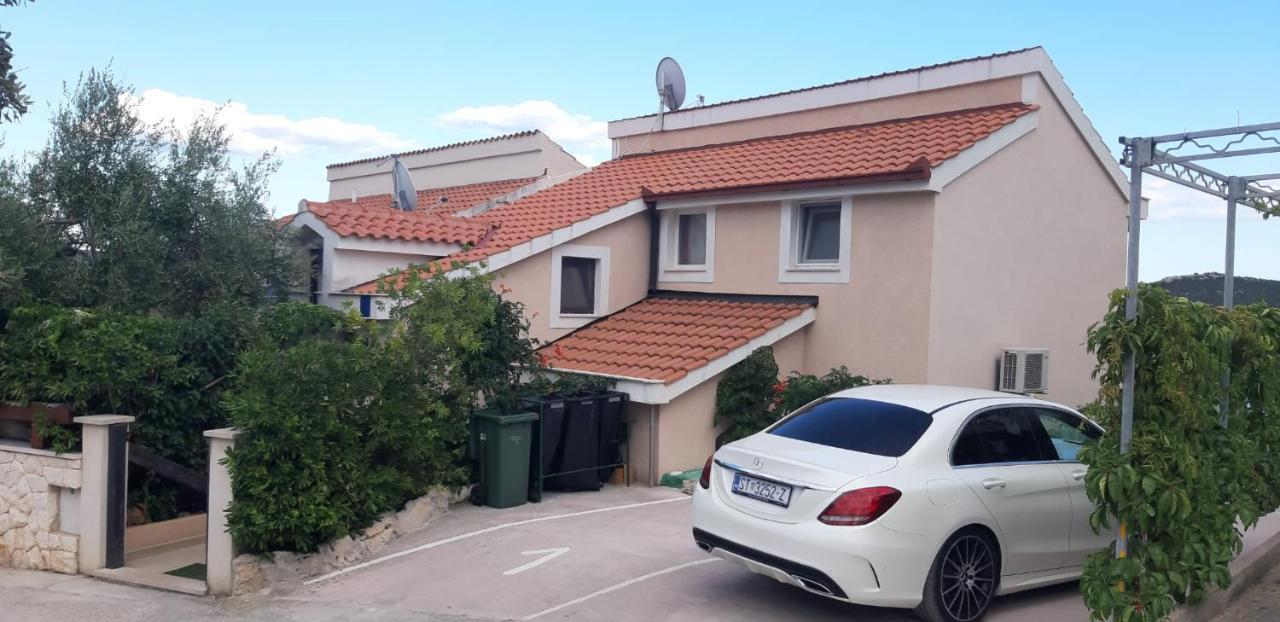 Apartments Luka Sevid Exterior photo