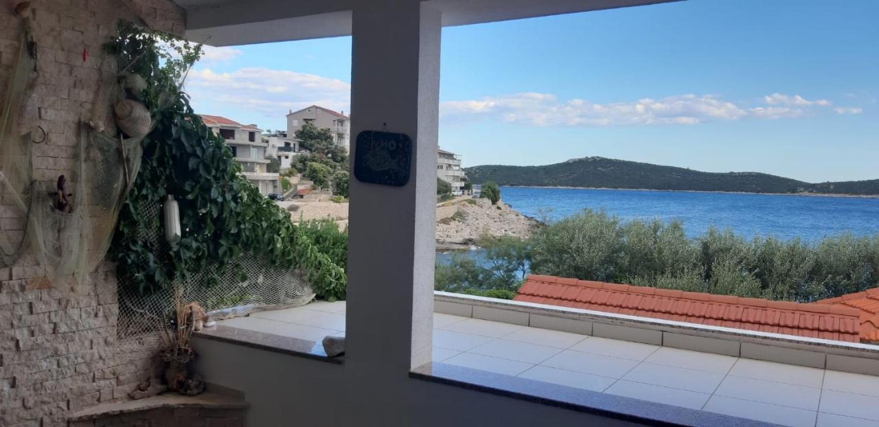 Apartments Luka Sevid Exterior photo