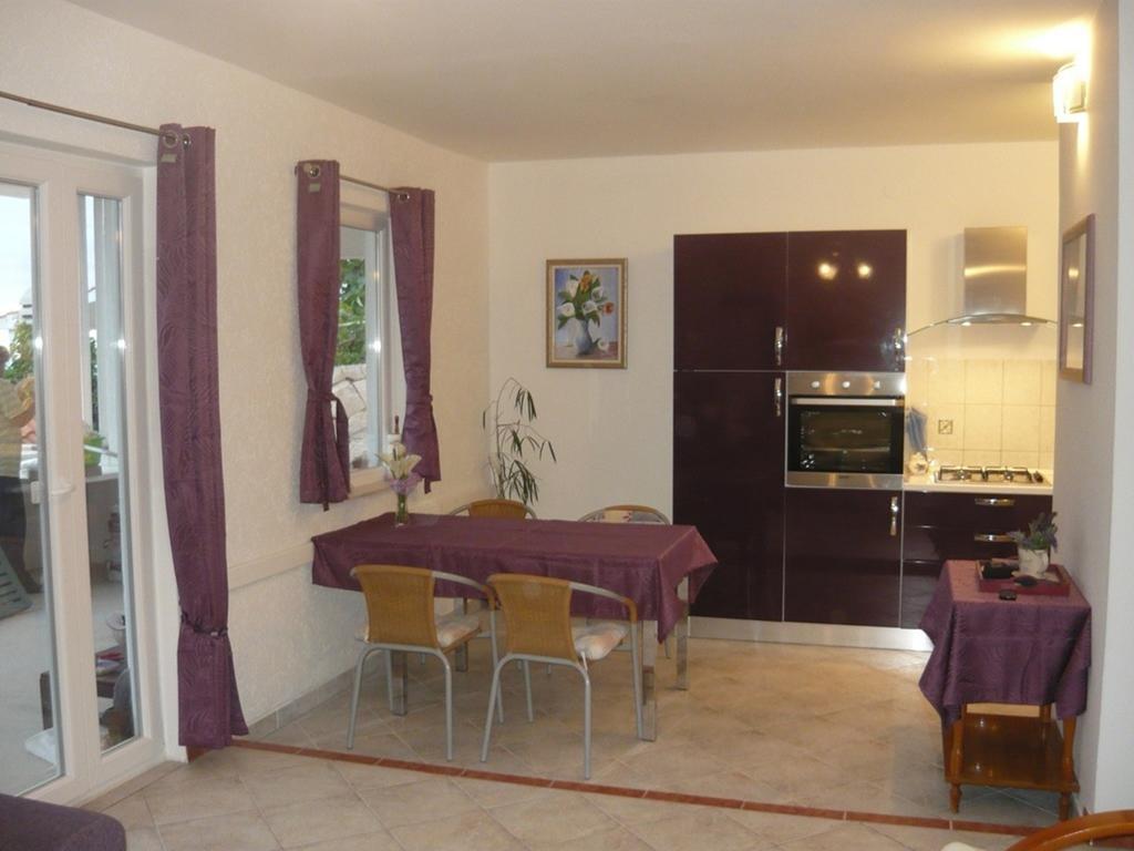 Apartments Luka Sevid Exterior photo