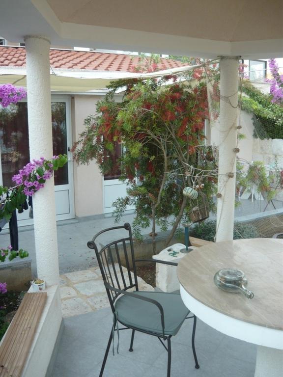 Apartments Luka Sevid Exterior photo