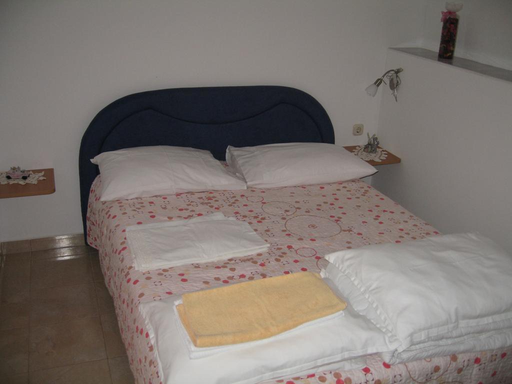 Apartments Luka Sevid Exterior photo