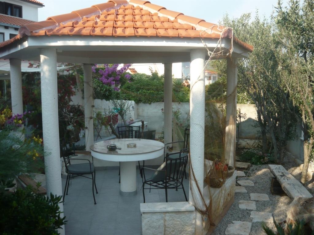 Apartments Luka Sevid Exterior photo